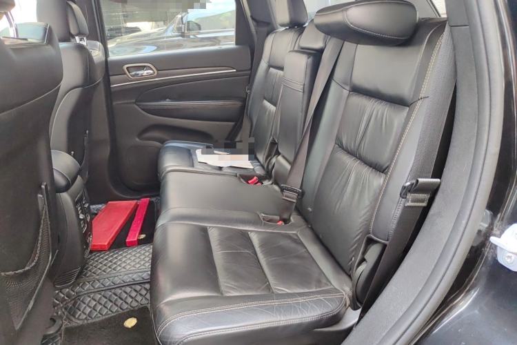 Used Jeep Grand Cherokee 2015 3.0TD Diesel Comfort Navigation Edition Left Rear Seat