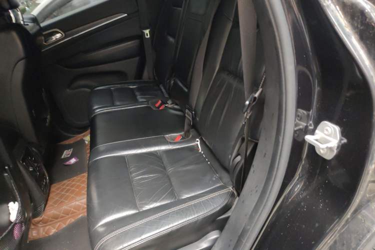 Used Jeep Grand Cherokee 2015 3.0TD Diesel Comfort Navigation Edition Left Rear Seat