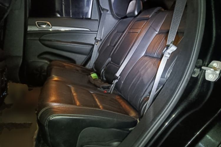Used Jeep Grand Cherokee 2015 3.0L Comfort Navigation Edition Left Rear Seat