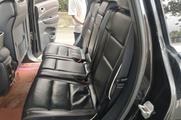 Used Jeep Grand Cherokee 2015 3.6L Luxury Navigation Edition Left Rear Seat