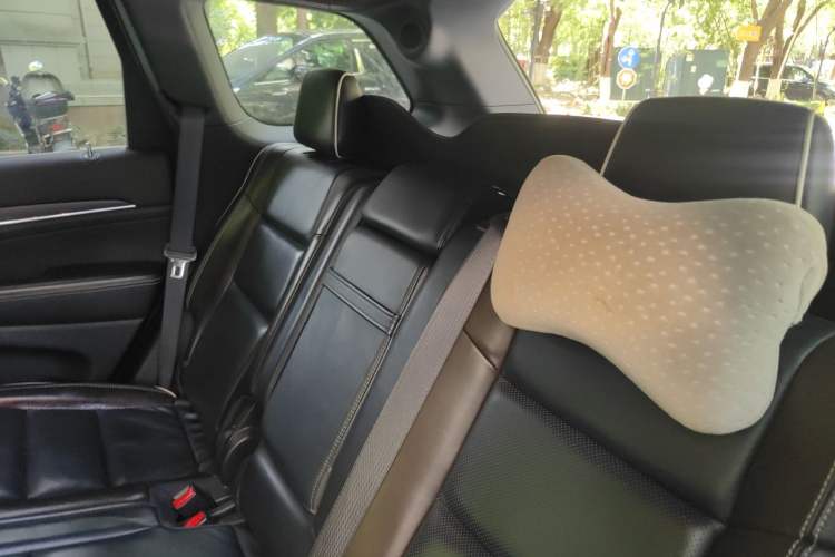 Used Jeep Grand Cherokee 2015 3.6L Luxury Navigation Edition Left Rear Seat