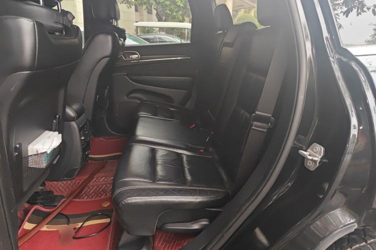Used Jeep Grand Cherokee 2015 3.0TD Diesel Comfort Navigation Edition Left Rear Seat