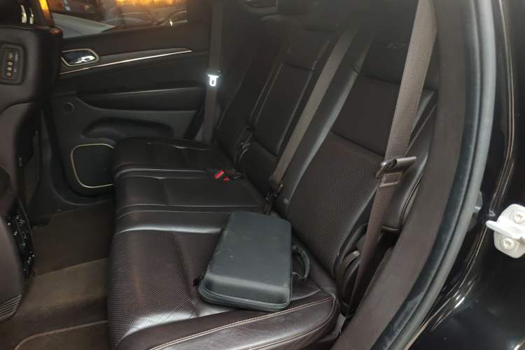 Used Jeep Grand Cherokee 2015 3.6L Flagship Prestige Edition Left Rear Seat