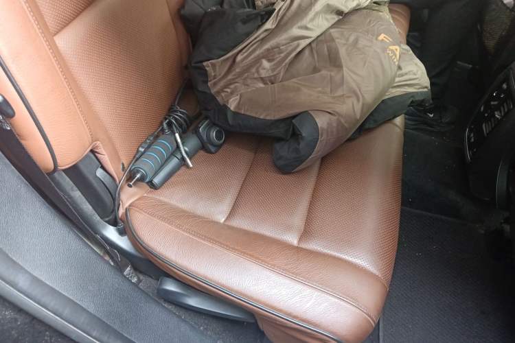 Used Jeep Grand Cherokee 2015 3.6L Flagship Prestige Edition Left Rear Seat