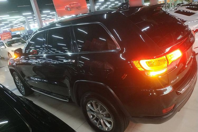 Used Jeep Grand Cherokee 2015 3.0L Comfort Navigation Edition Left Side