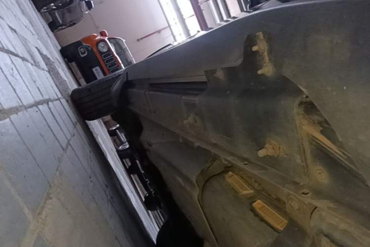 Used Jeep Grand Cherokee 2015 3.0L Comfort Navigation Edition Left Side Sill