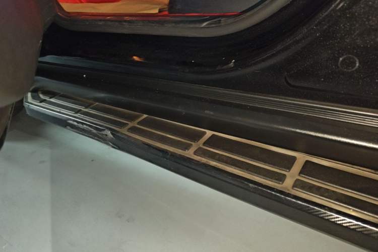 Used Jeep Grand Cherokee 2015 3.0L Comfort Navigation Edition Left Side Sill