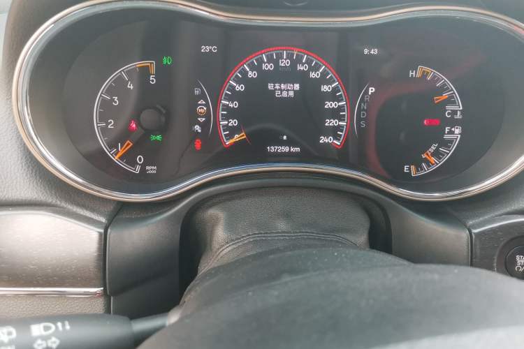Used Jeep Grand Cherokee 2015 3.0TD Diesel Comfort Navigation Edition Odometer Close Up