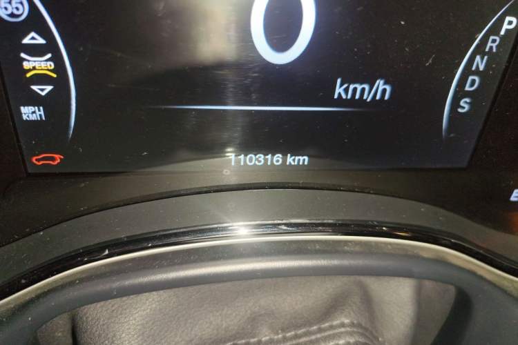 Used Jeep Grand Cherokee 2015 3.6L Luxury Navigation Edition Odometer Close Up
