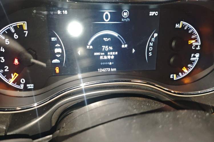 Used Jeep Grand Cherokee 2015 3.0L Comfort Navigation Edition Odometer Close Up