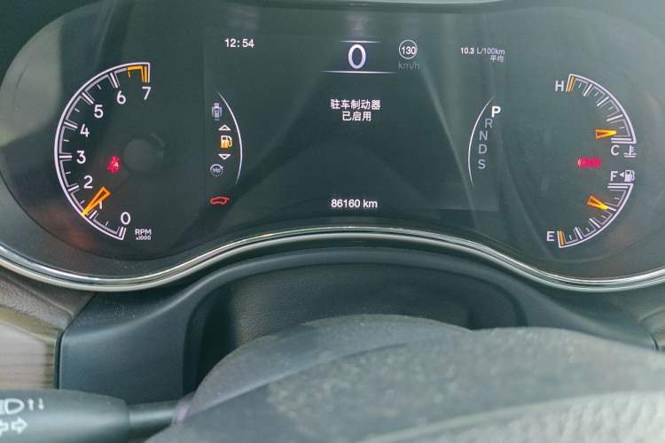 Used Jeep Grand Cherokee 2015 3.6L Luxury Navigation Edition Odometer Close Up