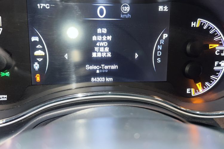 Used Jeep Grand Cherokee 2015 3.6L Luxury Navigation Edition Odometer Close Up