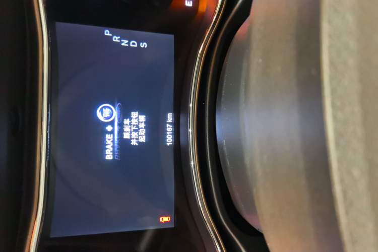 Used Jeep Grand Cherokee 2015 3.0L Elite Navigation Edition Odometer Close Up