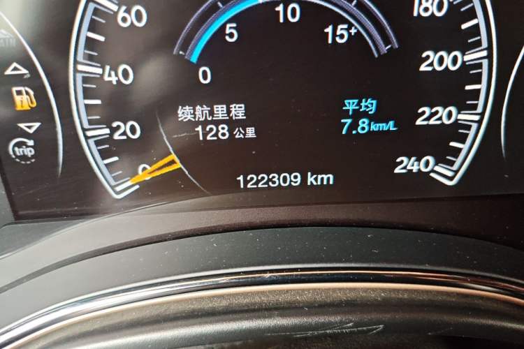 Used Jeep Grand Cherokee 2015 3.0L Elite Navigation Edition Odometer Close Up