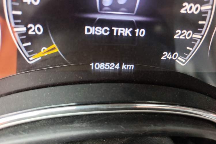 Used Jeep Grand Cherokee 2015 3.6L Luxury Navigation Edition Odometer Close Up