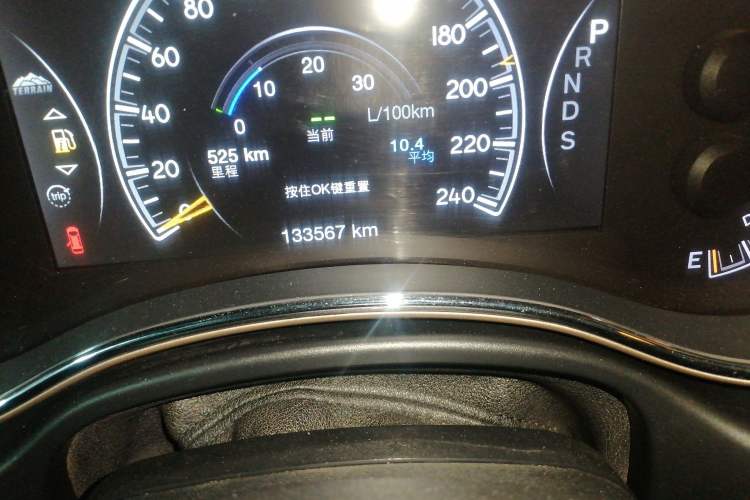 Used Jeep Grand Cherokee 2015 3.0TD Diesel Comfort Navigation Edition Odometer Close Up
