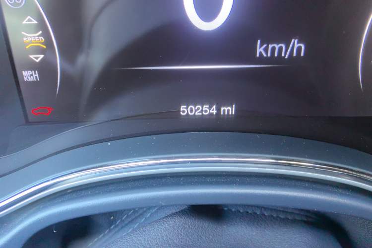Used Jeep Grand Cherokee 2015 3.6L Luxury Navigation Edition Odometer Close Up