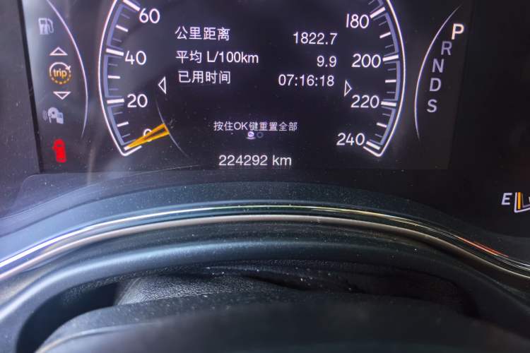 Used Jeep Grand Cherokee 2015 3.0L Comfort Navigation Edition Odometer Close Up