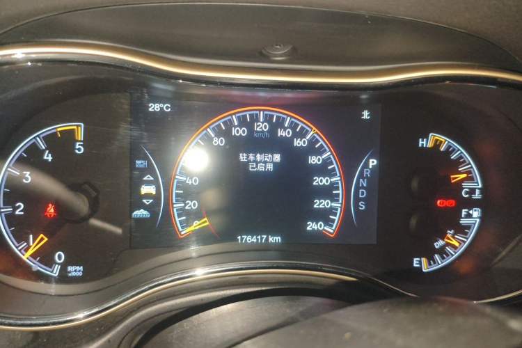 Used Jeep Grand Cherokee 2015 3.0TD Diesel Comfort Navigation Edition Odometer Close Up