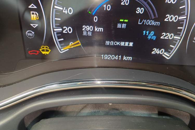 Used Jeep Grand Cherokee 2015 3.0L Elite Navigation Edition Odometer Close Up