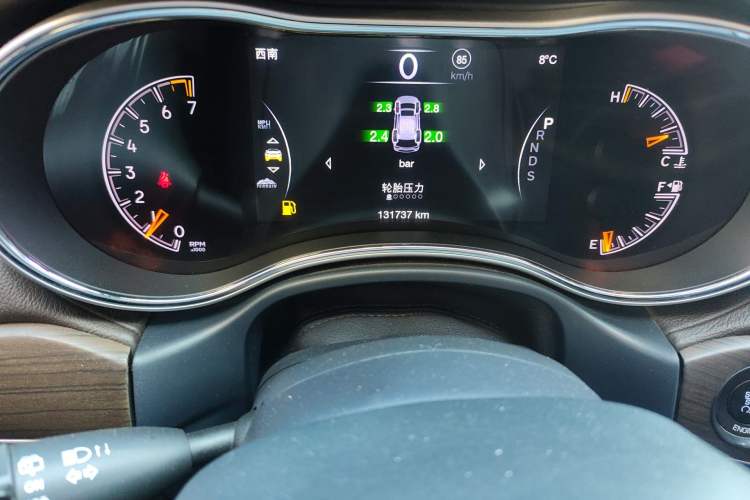 Used Jeep Grand Cherokee 2015 3.6L Luxury Navigation Edition Odometer Close Up