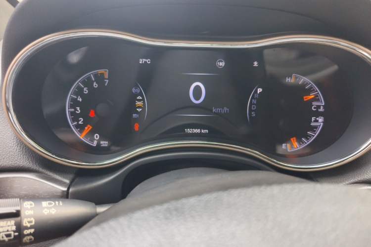 Used Jeep Grand Cherokee 2015 3.0L Comfort Navigation Edition Odometer Close Up
