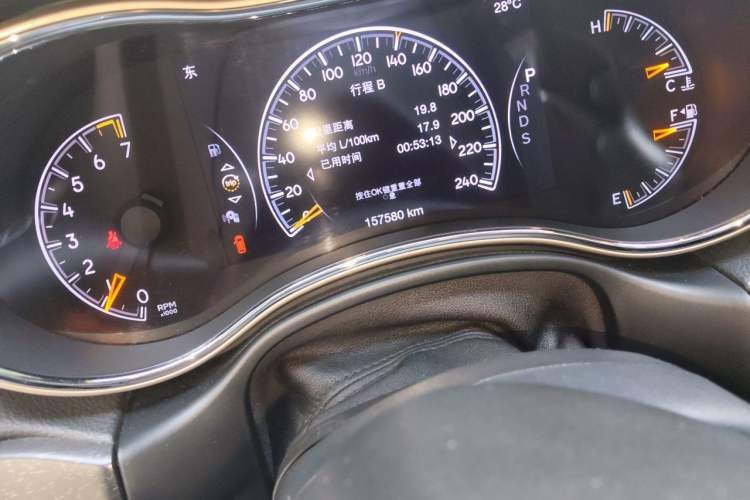 Used Jeep Grand Cherokee 2015 3.0L Elite Navigation Edition Odometer Close Up