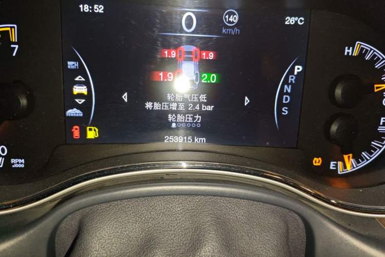 Used Jeep Grand Cherokee 2015 3.6L Elite Navigation Edition Odometer Close Up