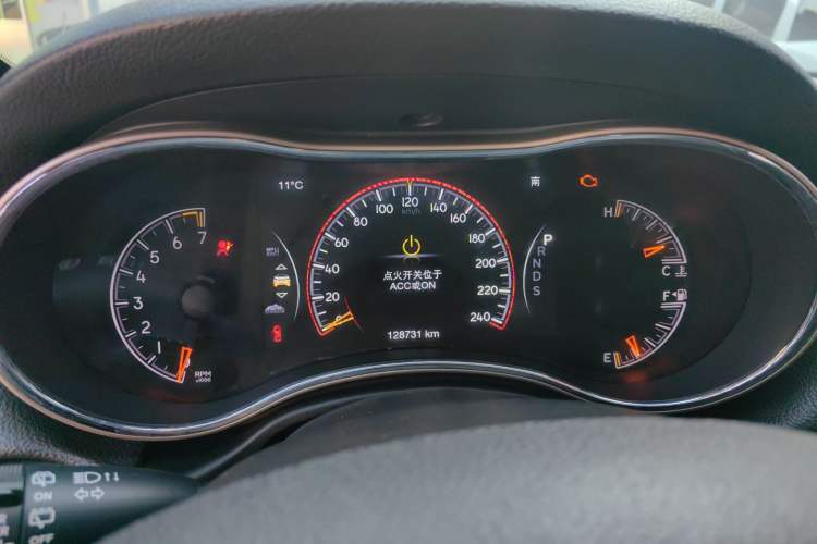 Used Jeep Grand Cherokee 2015 3.6L Elite Navigation Edition Odometer Close Up