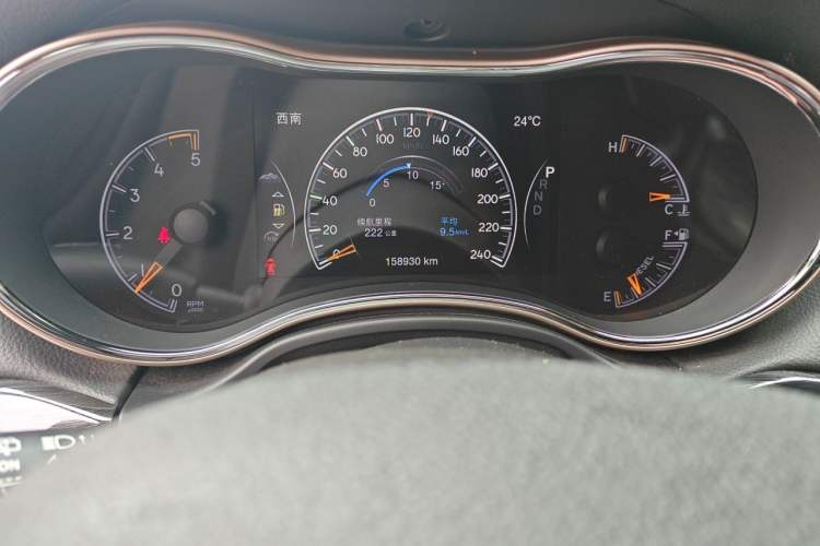 Used Jeep Grand Cherokee 2015 3.0TD Diesel Comfort Navigation Edition Odometer Close Up