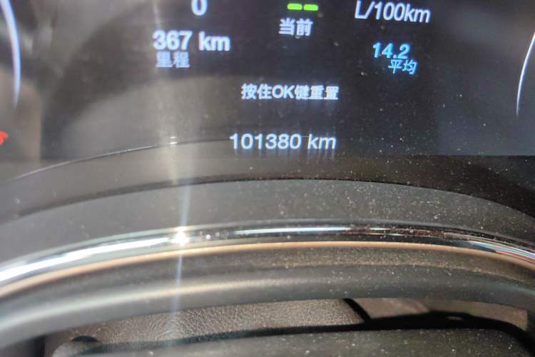 Used Jeep Grand Cherokee 2015 3.0L Comfort Navigation Edition Odometer Close Up