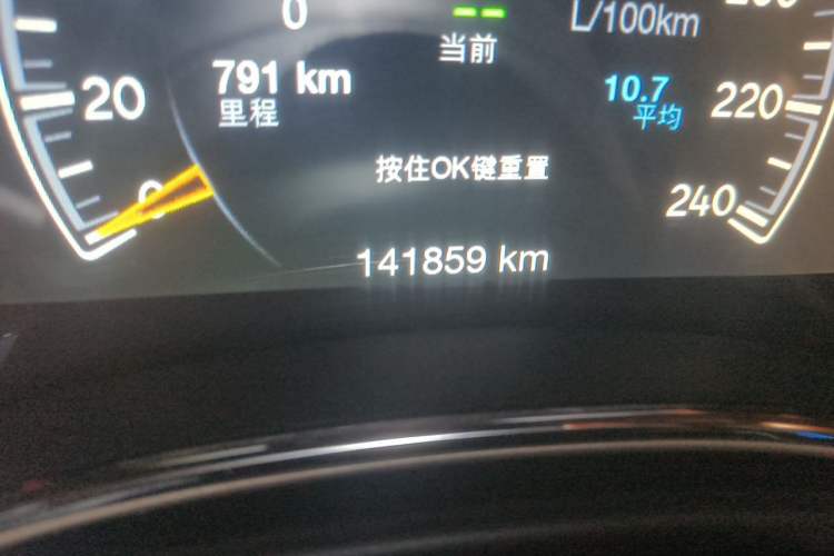 Used Jeep Grand Cherokee 2015 3.0L Comfort Navigation Edition Odometer Close Up