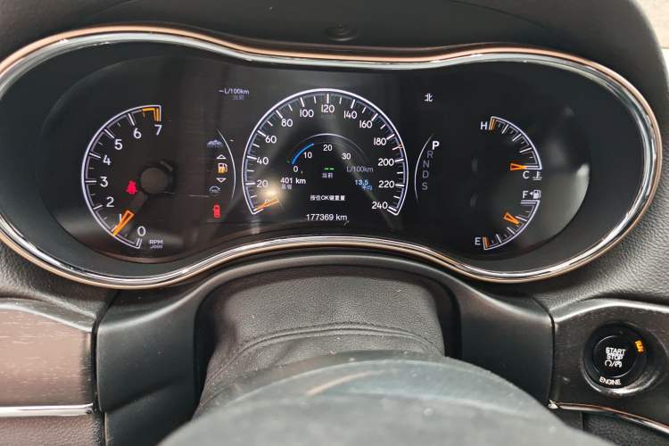 Used Jeep Grand Cherokee 2015 3.0L Comfort Navigation Edition Odometer Close Up