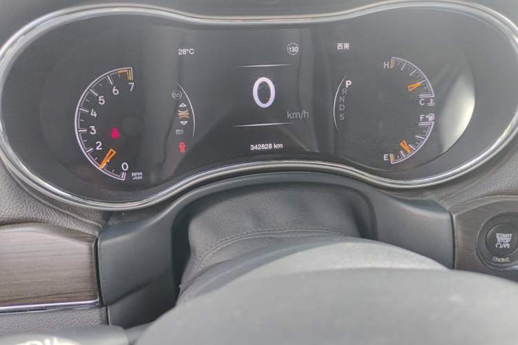 Used Jeep Grand Cherokee 2015 3.6L Elite Navigation Edition Odometer Close Up