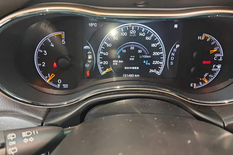 Used Jeep Grand Cherokee 2015 3.0TD Diesel Comfort Navigation Edition Odometer Close Up