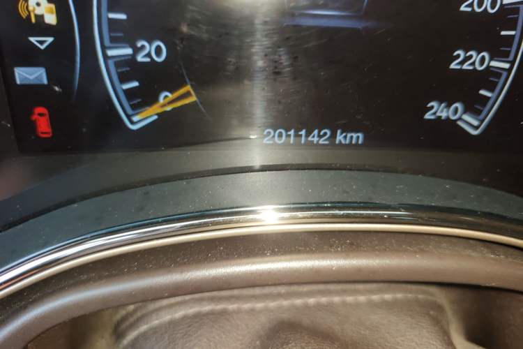 Used Jeep Grand Cherokee 2015 3.6L Flagship Prestige Edition Odometer Close Up