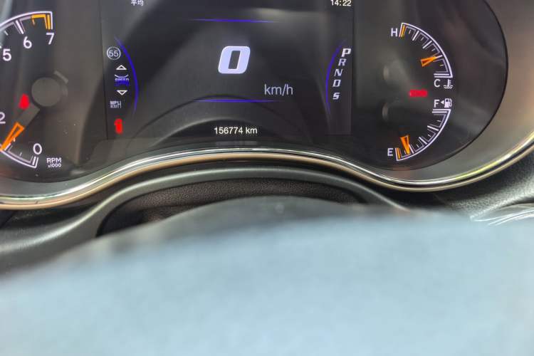 Used Jeep Grand Cherokee 2015 3.0L Comfort Navigation Edition Odometer Close Up