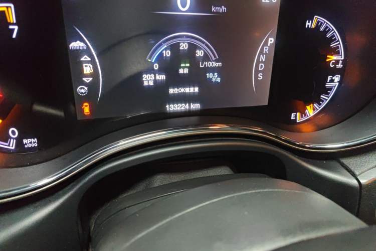 Used Jeep Grand Cherokee 2015 3.0L Comfort Navigation Edition Odometer Close Up