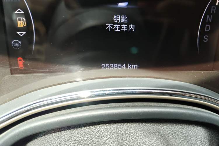 Used Jeep Grand Cherokee 2015 3.0TD Diesel Comfort Navigation Edition Odometer Close Up