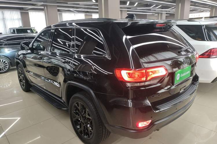 Used Jeep Grand Cherokee 2015 3.0L Comfort Navigation Edition Rear Left 45 Deg