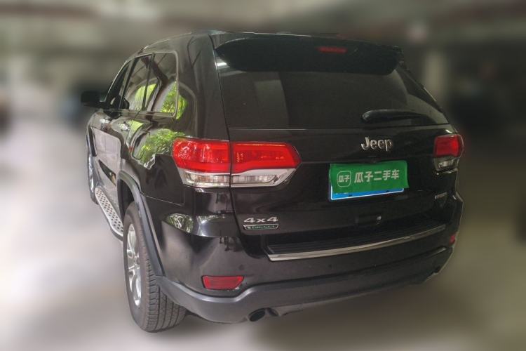 Used Jeep Grand Cherokee 2015 3.0TD Diesel Comfort Navigation Edition Rear Left 45 Deg