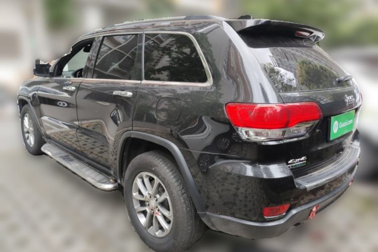 Used Jeep Grand Cherokee 2015 3.0TD Diesel Comfort Navigation Edition Rear Left 45 Deg