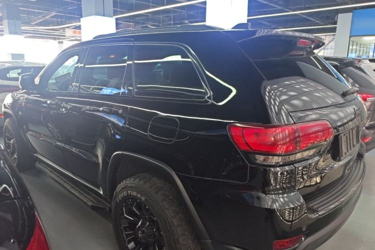Used Jeep Grand Cherokee 2015 3.0L Comfort Navigation Edition Rear Left 45 Deg
