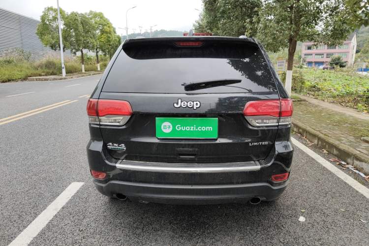 Used Jeep Grand Cherokee 2015 3.0TD Diesel Comfort Navigation Edition Rear