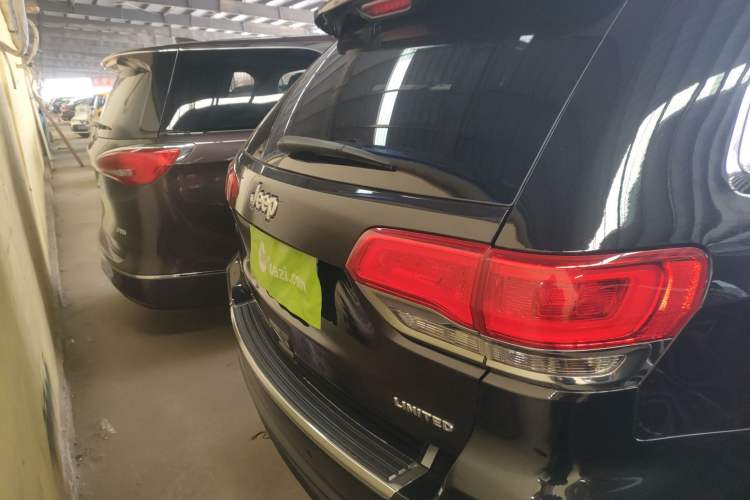 Used Jeep Grand Cherokee 2015 3.0L Elite Navigation Edition Rear