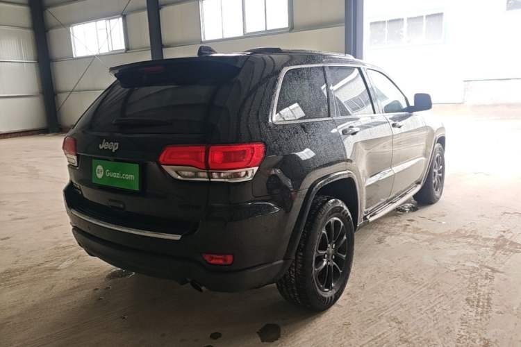 Used Jeep Grand Cherokee 2015 3.0TD Diesel Comfort Navigation Edition Rear Right 45 Deg