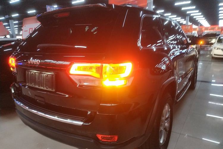 Used Jeep Grand Cherokee 2015 3.0L Comfort Navigation Edition Rear Right 45 Deg