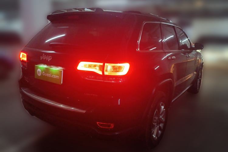Used Jeep Grand Cherokee 2015 3.0TD Diesel Comfort Navigation Edition Rear Right 45 Deg
