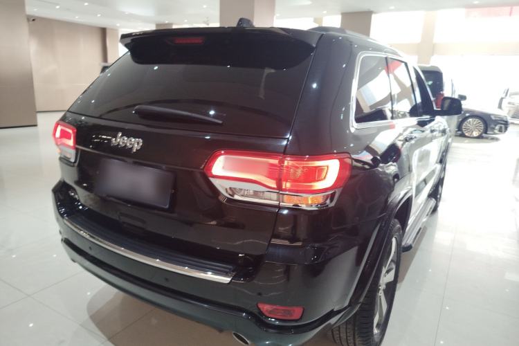 Used Jeep Grand Cherokee 2015 3.6L Luxury Navigation Edition Rear Right 45 Deg