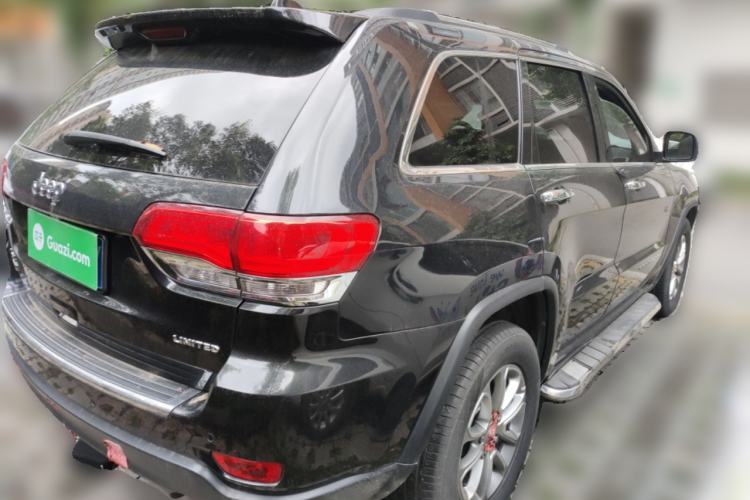 Used Jeep Grand Cherokee 2015 3.0TD Diesel Comfort Navigation Edition Rear Right 45 Deg